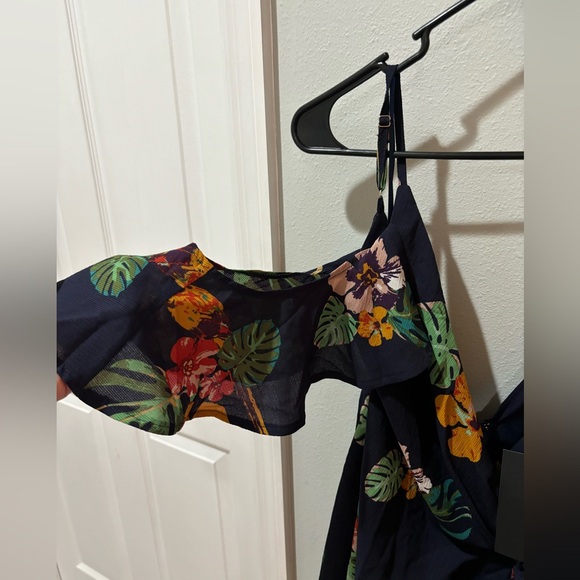 NWT Fashion Nova Vidette Floral Romper size Medium - Picture 4 of 11